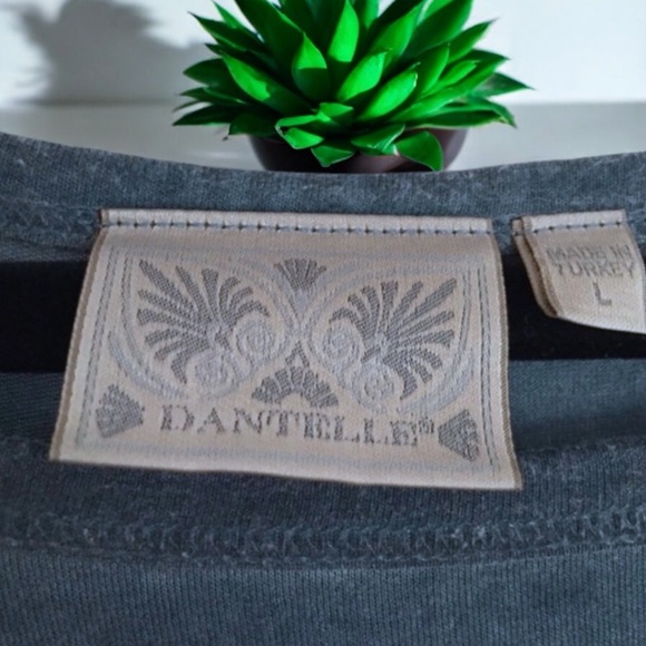 Dantelle Oil Dye Ruffle Hem Cold Shoulder Tunic Top - Picture 16 of 16